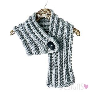 Chunky Knit Cowl with Large Black Button Scarf Gray NEW